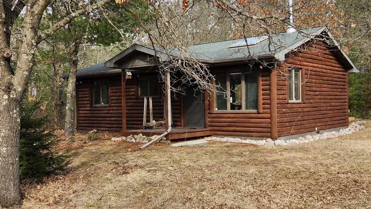 Amherst Cabin | Affordable housing minutes from the Chain with privacy