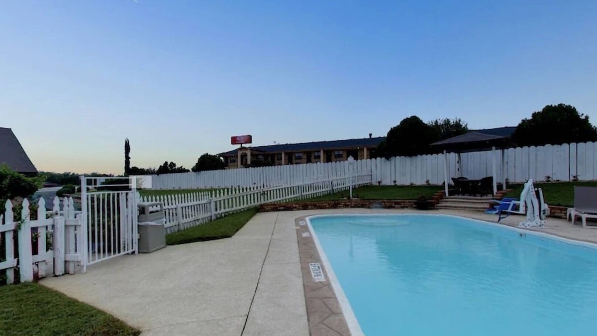 Decatur Hotel | Affordable Inn Decatur Double Queen Room, Enjoy Complimentary Breakfast, 2 Units