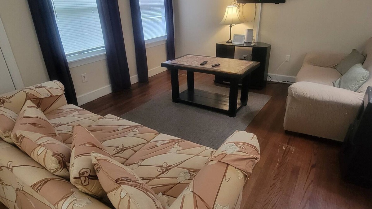 Newport News House | Affordable Newport News. Sleeps 6, easy Shipyard access