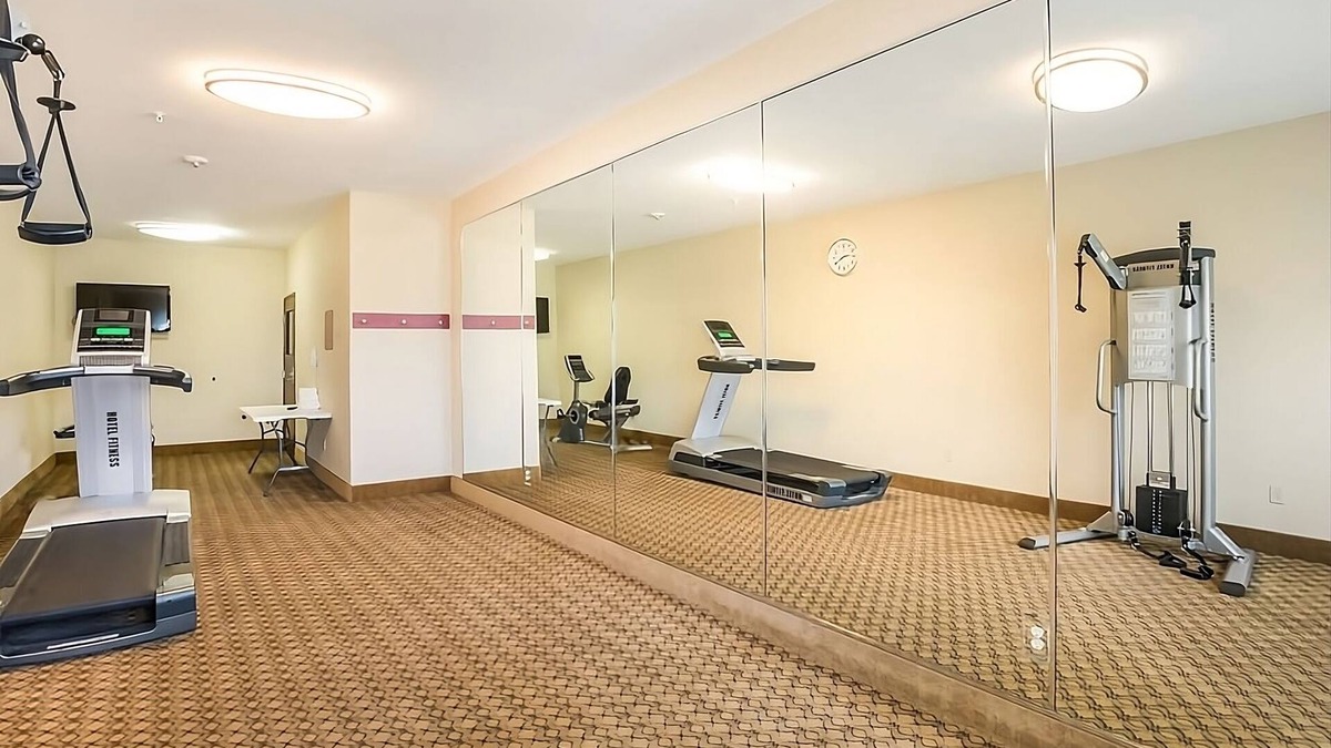 Saint Landry Hotel | Affordable Stay at Knights Inn Bunkie! 4 Units, Comes w/Free Bfast & Parking!