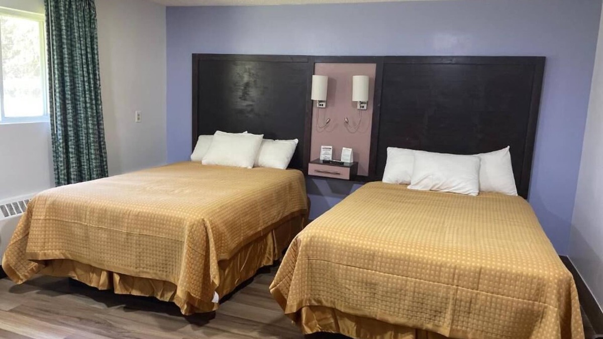 North Tonawanda Hotel | Affordable Suite for Family in Scottish Inns, Minutes from Niagara Falls Park