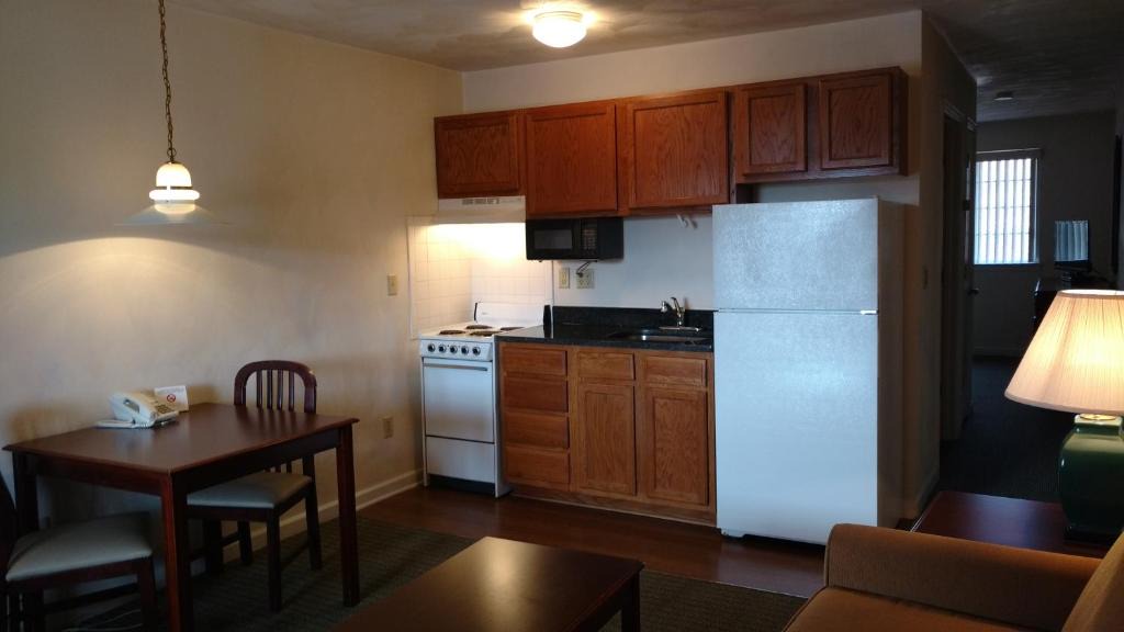 Fry's Spring Hotel | Affordable Suites Charlottesville
