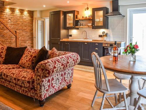 Talybont House | Afonig Loyw