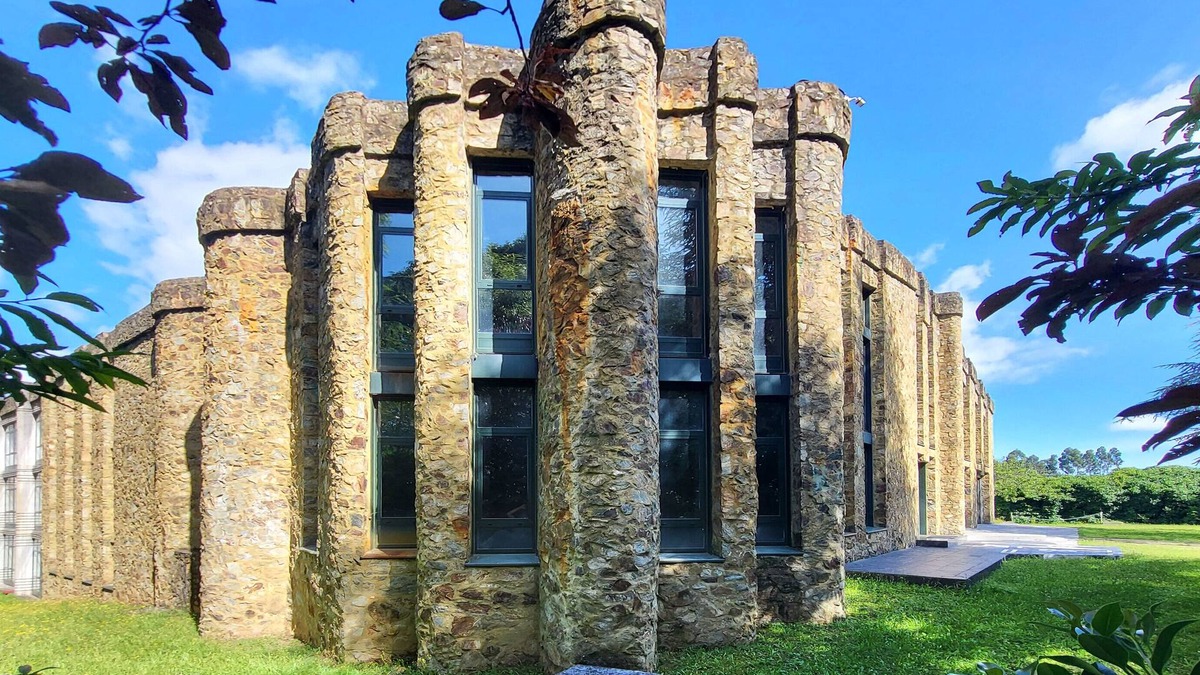 Bertoa House | AG House O Remanso de Pedreira with 20000 m2 of land