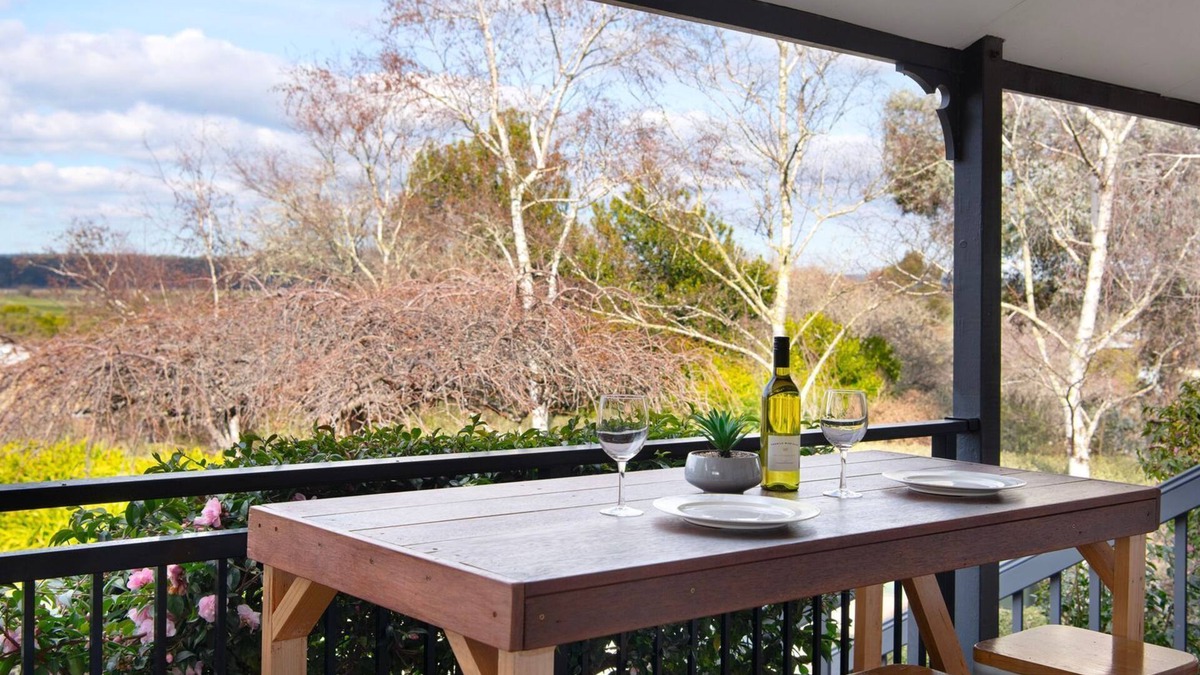 Daylesford House | Aggies Way - dog friendly with panoramic views