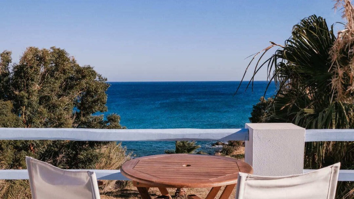 Megas Gialos Bed & Breakfast | Agnadi Syros Beachfront Studios & Rooms