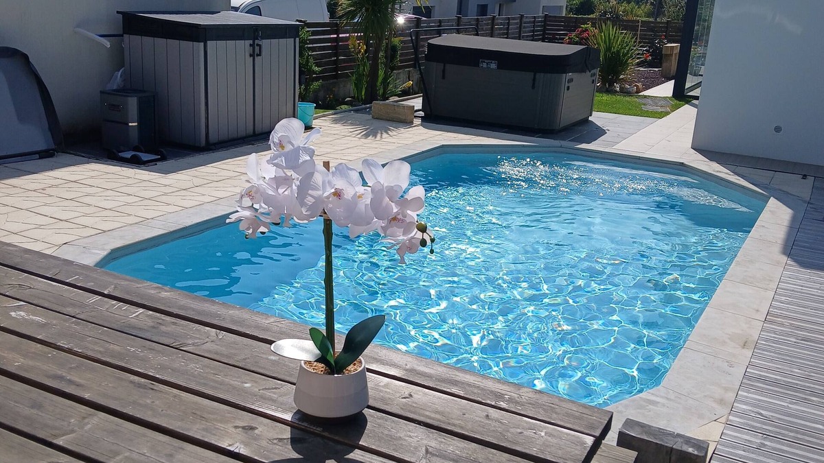 Le Conquet House | Agréable Maison en Bois Avec Piscine, Spa, Sauna en Bord de mer