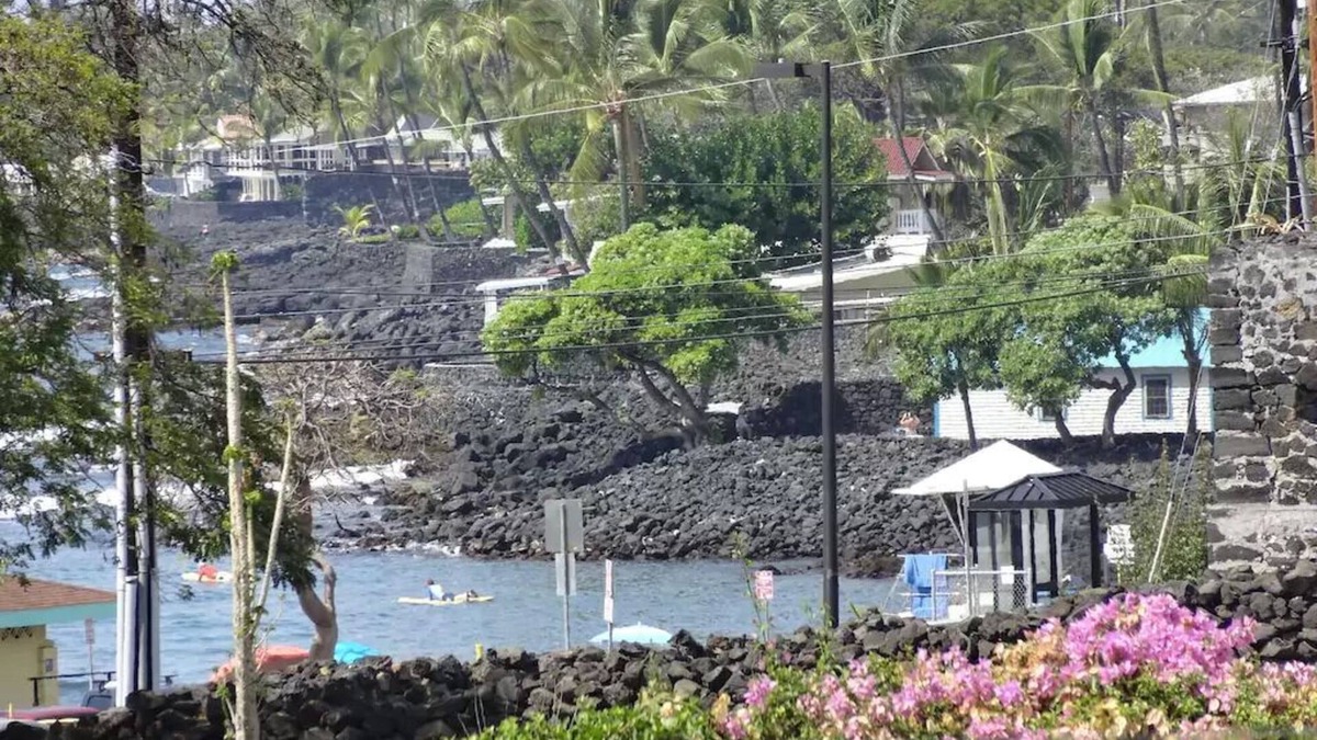 Kahaluu Bay Condo | Ahhhh.Paradise OCEAN VIEWS in Luxurious condo, Snorkeling,Surfing steps awayn