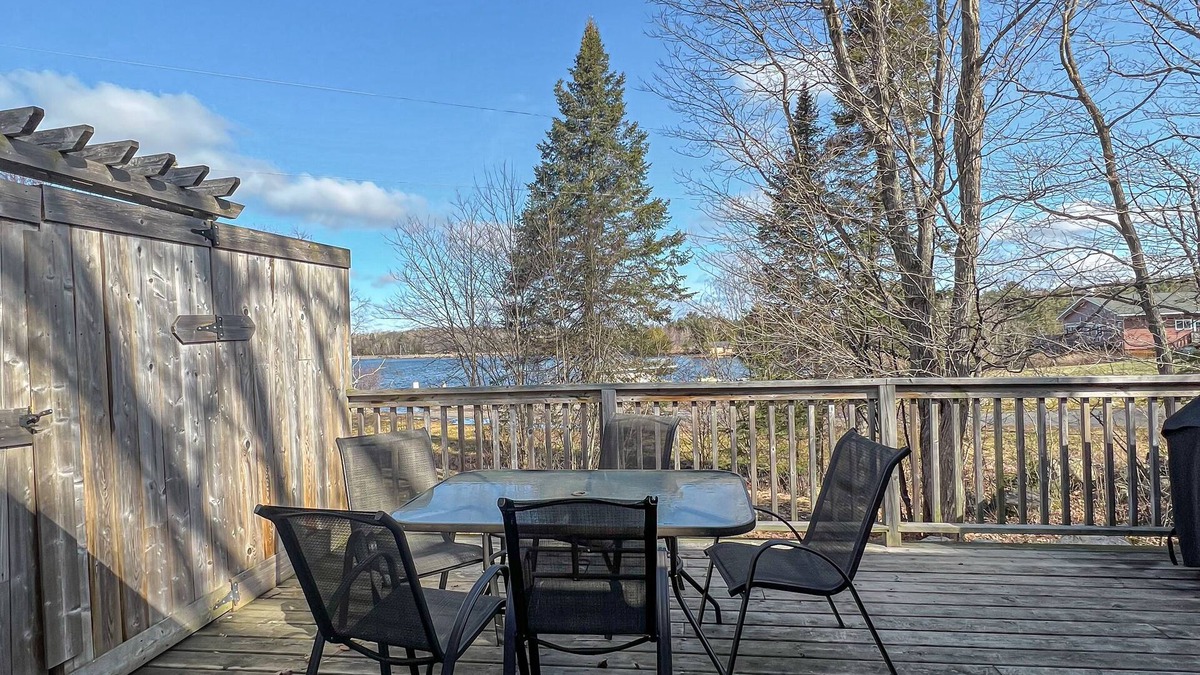 Magnetawan Cottage | Ahmic Lake Resort's 3-Bedroom Cottage Squirrel