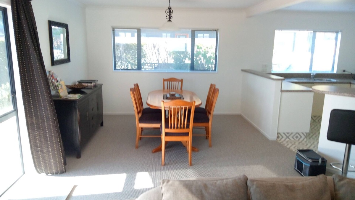 Ahuriri House | Ahuriri Townhouse modern and spacious ,free wifi.