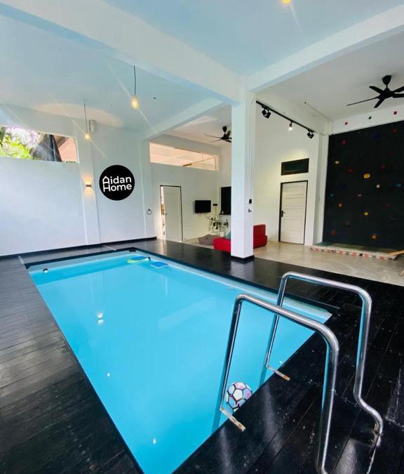 Haji Ismail House | AIDAN HOME 1 Private Indoor Pool
