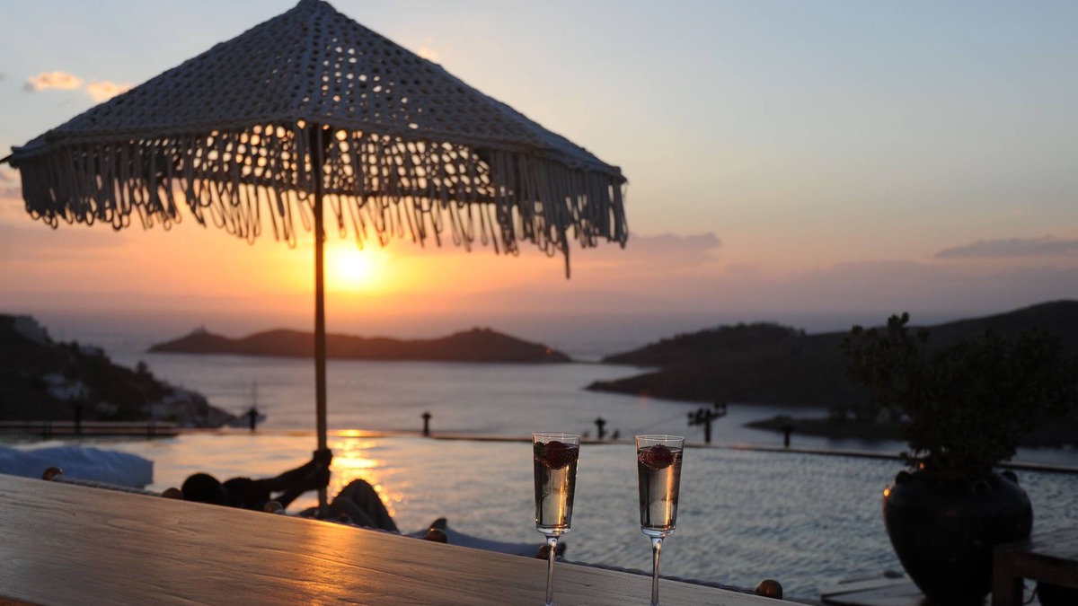 Vourkari Hotel | Aigis Suites