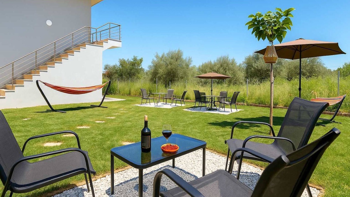 Asprovalta Apartment | Aigli Garden Getaway, Escape Close to Vrasna Beach