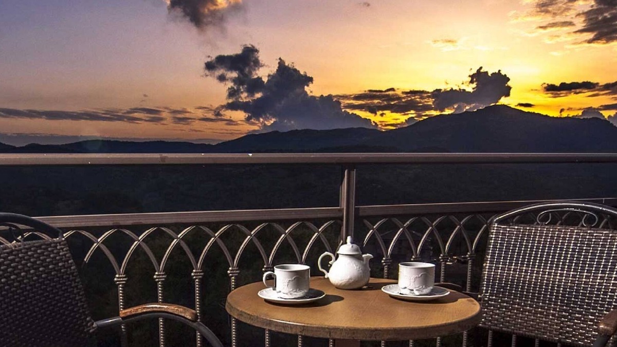 Vitina Hotel | Aiora Luxury Suites