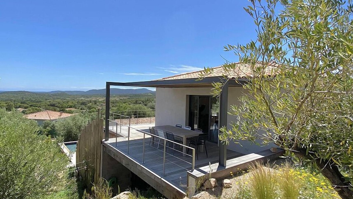 San-Gavino-di-Carbini Villa | Air-conditioned villa with swimming pool, sea view.