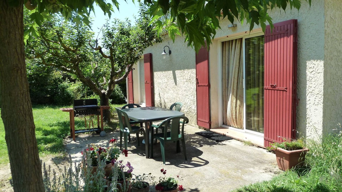 Pernes-les-Fontaines House | Air-conditioned house 70 m2 with peaceful garden