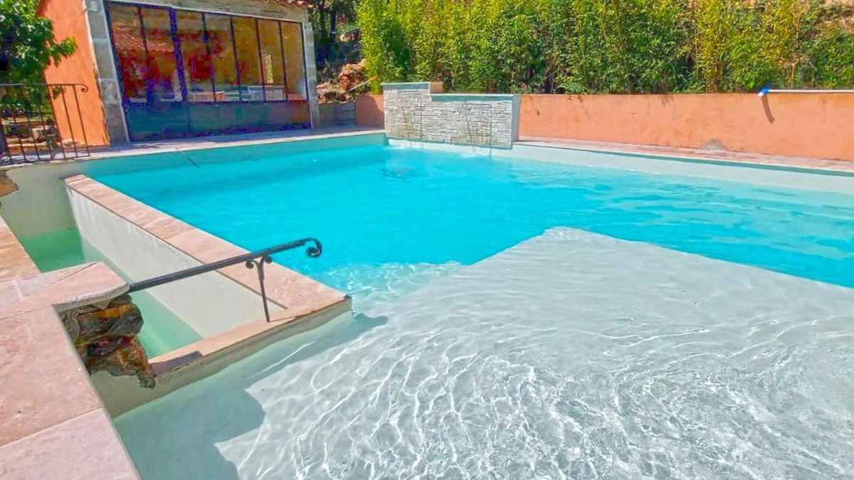 Massebœuf House | Air-conditioned holiday home with private pool