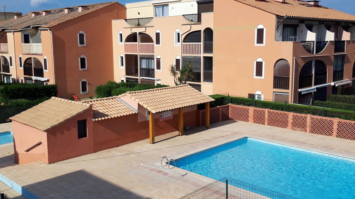 Les Arenes Apartment | Air-conditioned studio in tourist residence, 800m from beach and shops