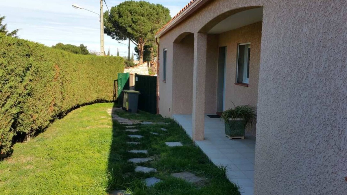 Laroque-des-Alberes House | Air-conditioned gîte with shared pool near Argelès sur Mer