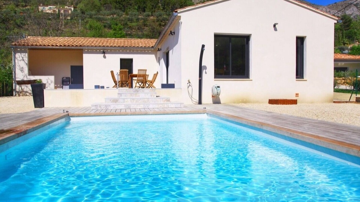 Buis-les-Baronnies House | Air-conditioned single storey villa with secure pool for 11 people