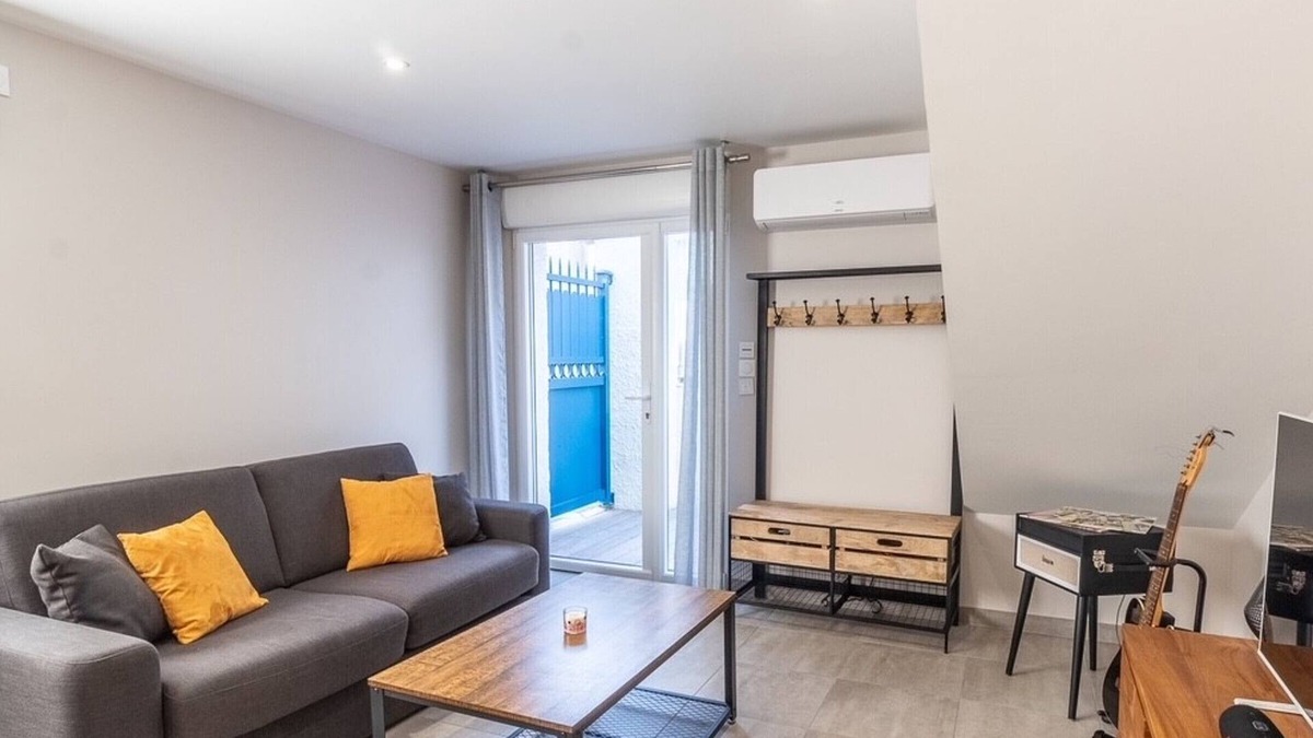 Chatelaillon-Plage Apartment | Air-conditioned studio with sea view terrace, garage and wifi