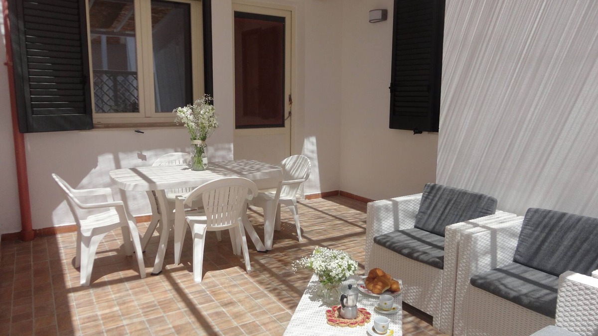 Torre San Giovanni Apartment | Air-Conditioned Apartment In Central Location Close to Beaches with Terrace