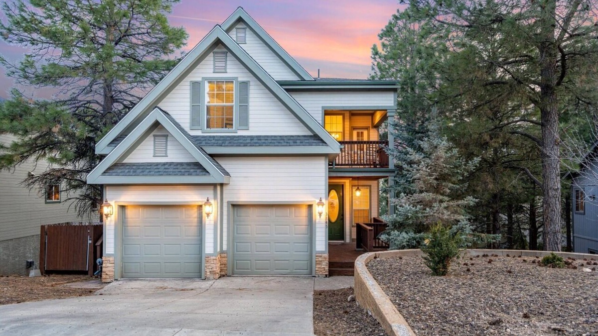 Ponderosa Trails House | Air Conditioned 3200 sq/ft home, New decks, outdoor spaces in the Pines