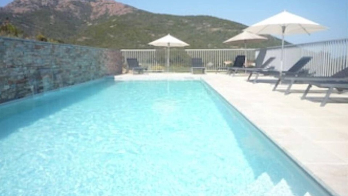 Galeria Apartment | Air-conditioned apartment, heated pool, wifi, 2 bedrooms, 7 min beach, 1 min river