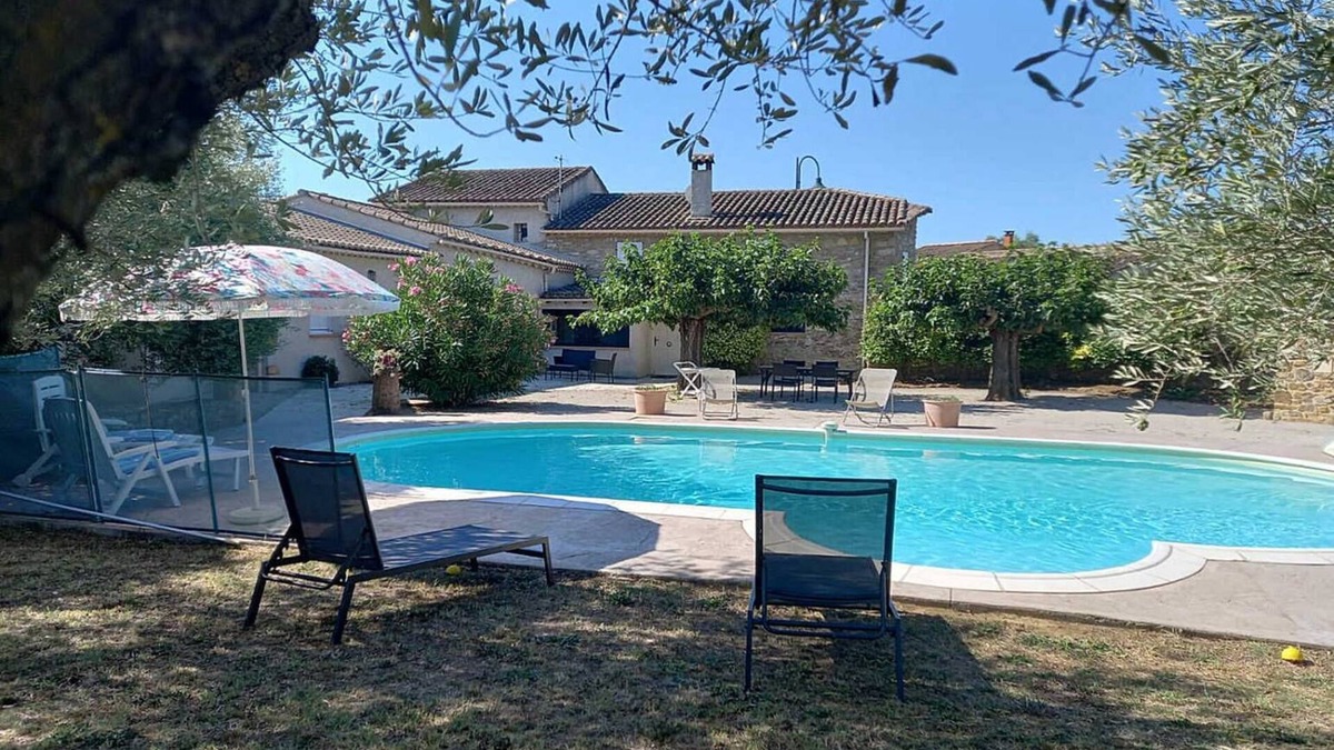 Cavillargues House | Air-conditioned farmhouse located between Provence and Ardèche, swimming pool, table tennis, pets allowed (1).