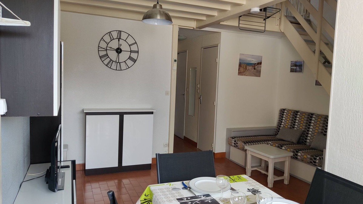 Argeles Plage Apartment | Air-conditioned apartment. Close to shops and sea. Parking. Rated Atout France 1*.