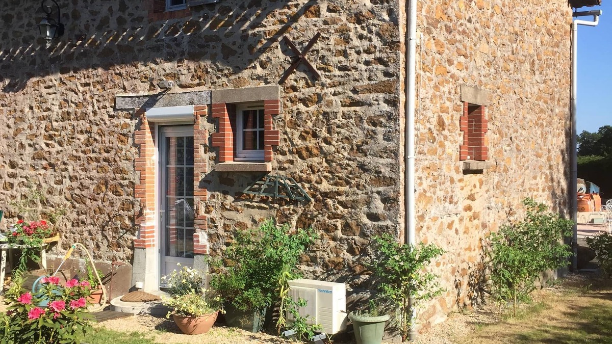 Touvois Cottage | AIR CONDITIONED Gîtes DE LA HAUTE RUE 25 MINUTES FROM THE AIRPORT, cab, car rental