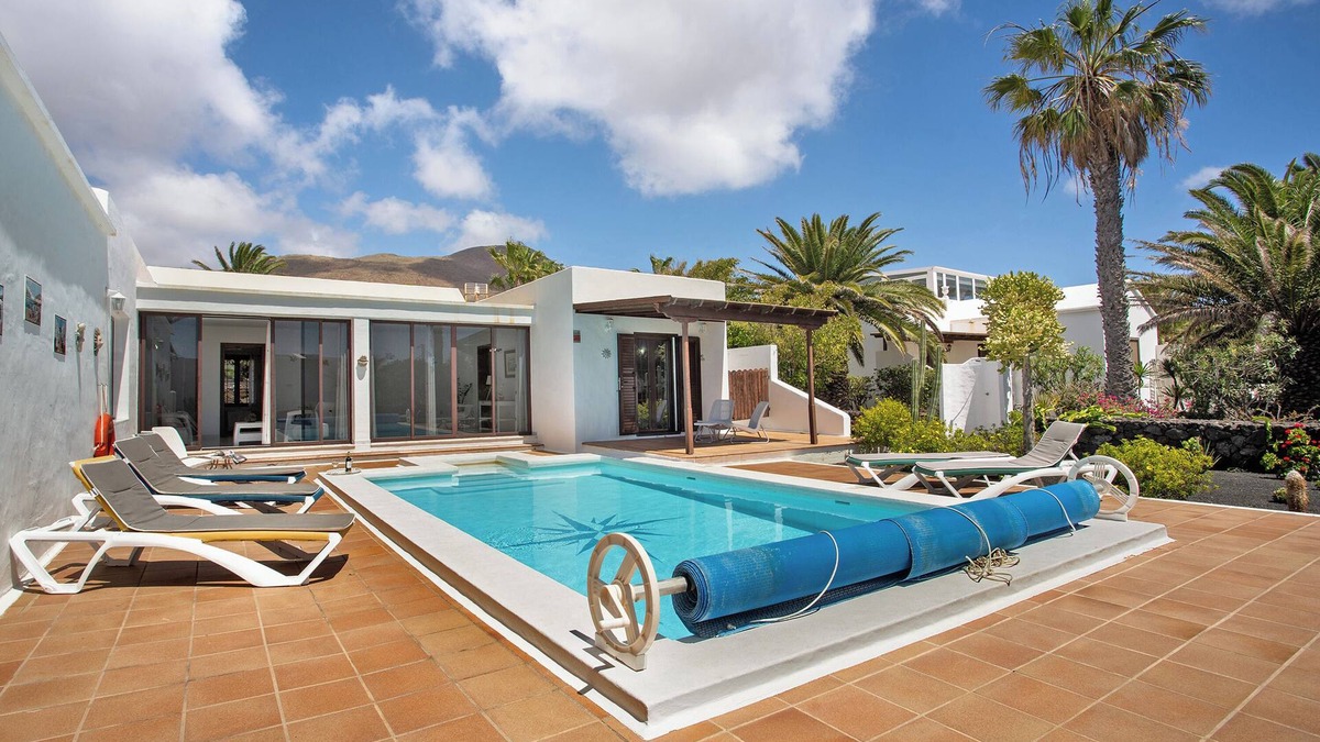 Yaiza Villa | Air-conditioned Home with Pool, Garden, Terrace, Wi-Fi and Spectacular Views