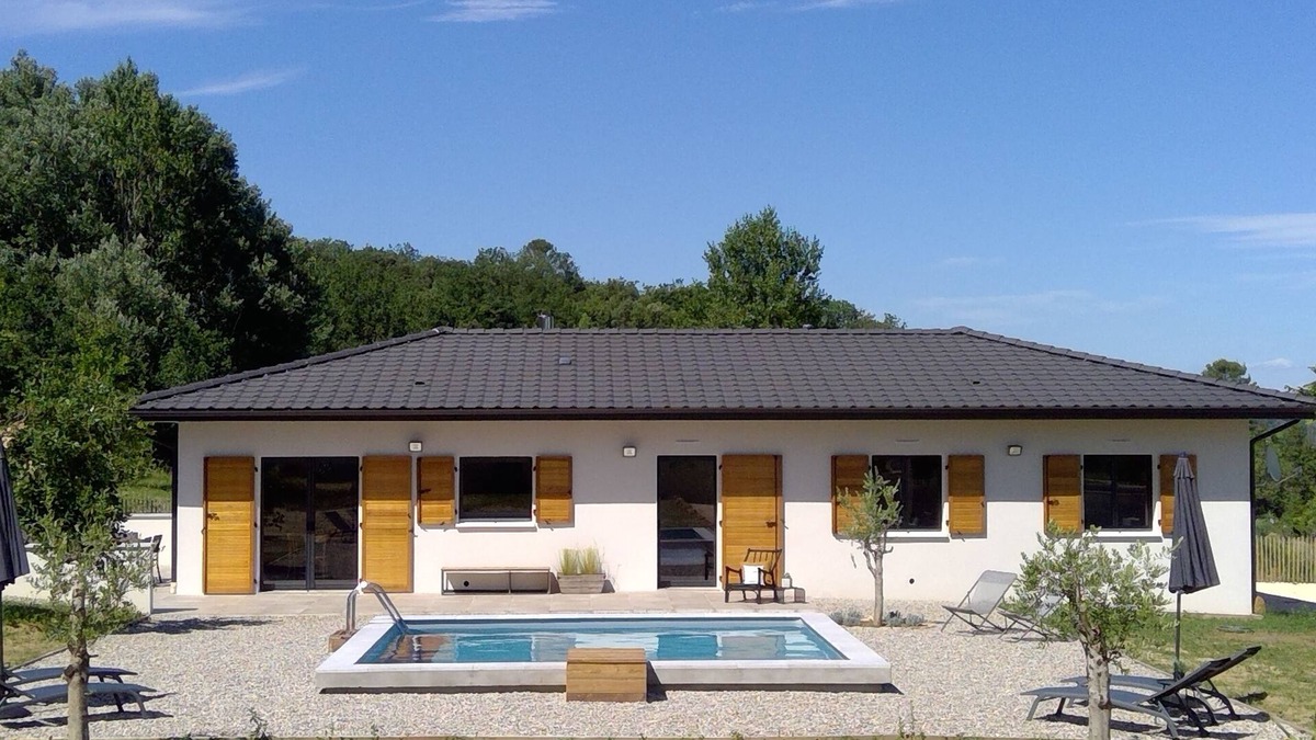 Aigueze House | AIR-CONDITIONED HOUSE IN AIGUEZE WITH SWIMMING POOL SLEEPS 2 TO 6 GORGES DE L' ARDECHE