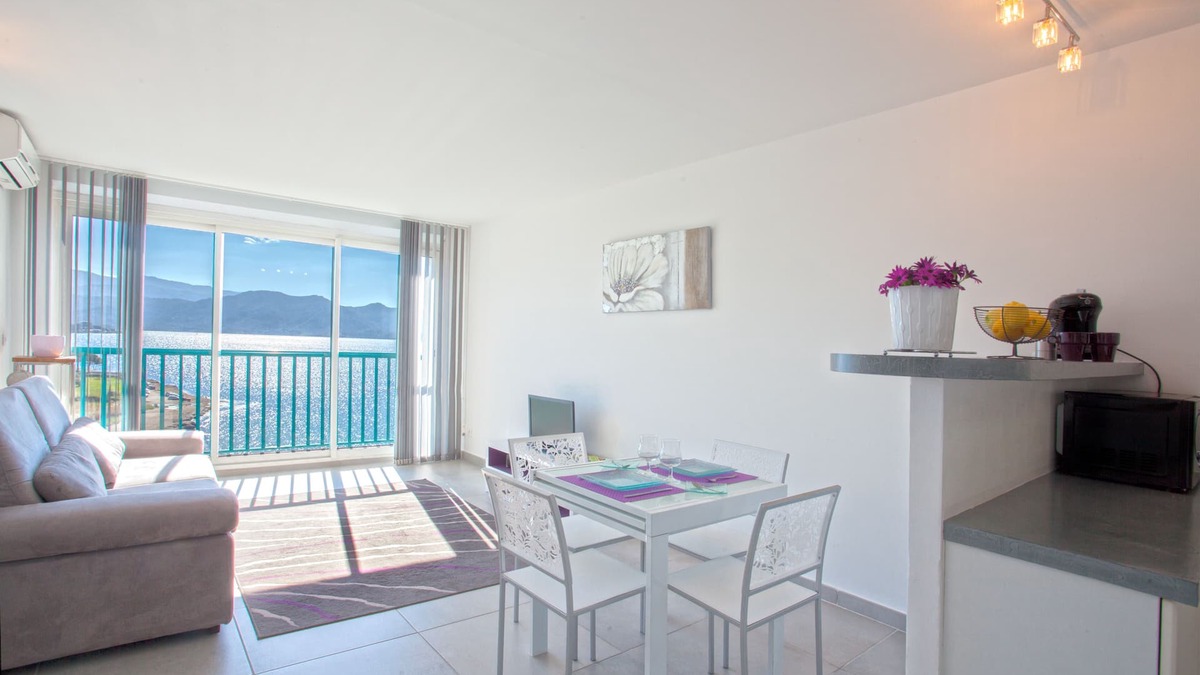 Patrimonio Apartment | Air-conditioned studio, panoramic view on St-Florent and its gulf, Access beach.