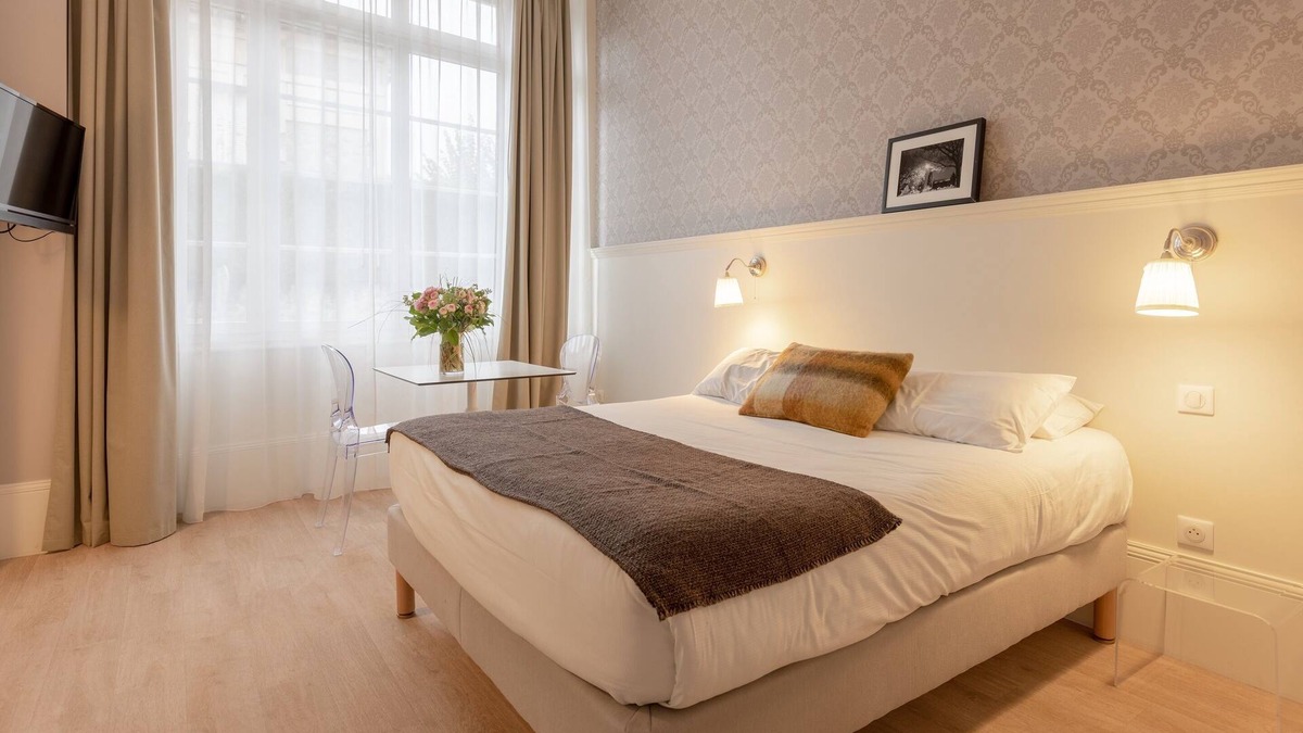 Limoges Apartment | Air-conditioned Studio - Maison Blanche