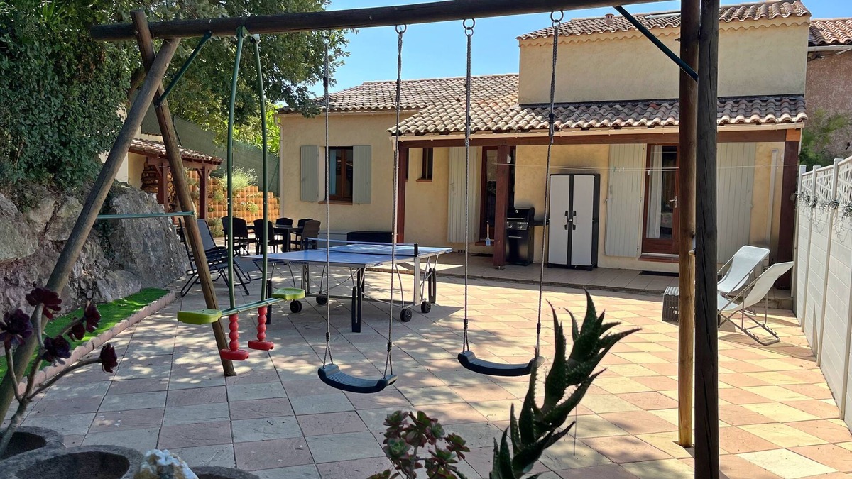 Hyeres Villa | Air conditioned villa, 5 min from beaches, peaceful neighborhood, private yard