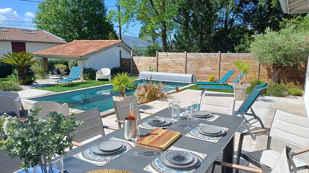 Behobie House | Air-conditioned villa, 5 bedrooms, heated pool, 2mn from St jean de Luz