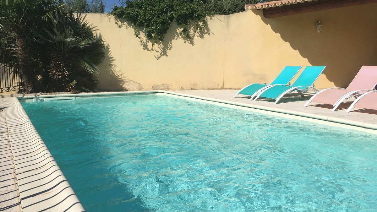 Malaucene Villa | Air-conditioned villa with private pool 100 m from the start of the Mont Ventoux climb