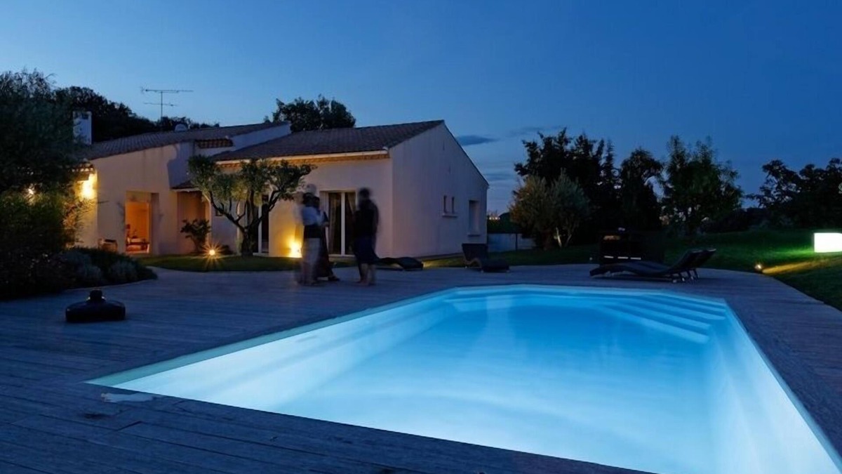 Vendargues Villa | AIR-CONDITIONED VILLA WITH JACUZZI AND SWIMMING POOL 4000 M2 GARDEN NOT OVERLOOKED