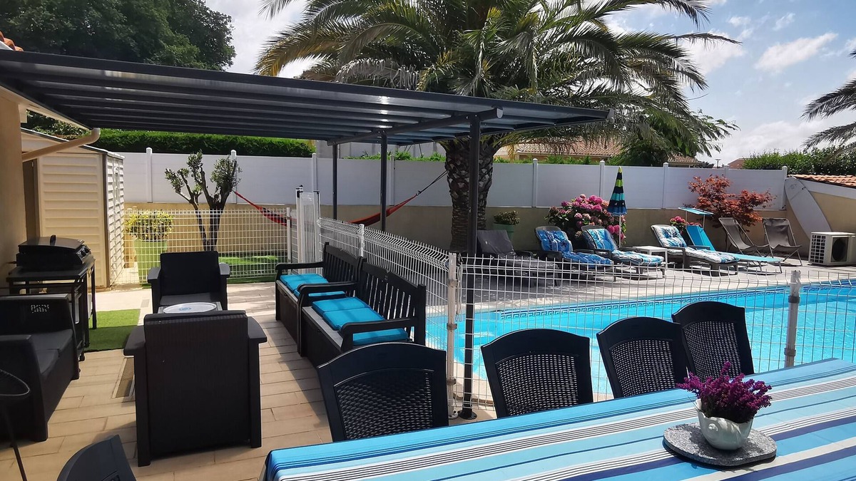 Saubion Villa | Air-conditioned Villa with Heated Pool 10 minutes from the beaches