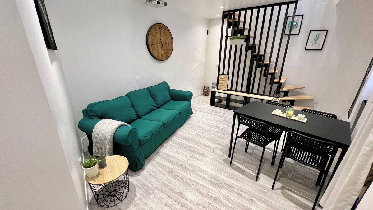 Seillans Apartment | Air-conditioned village house with video projector in the heart of Seillans