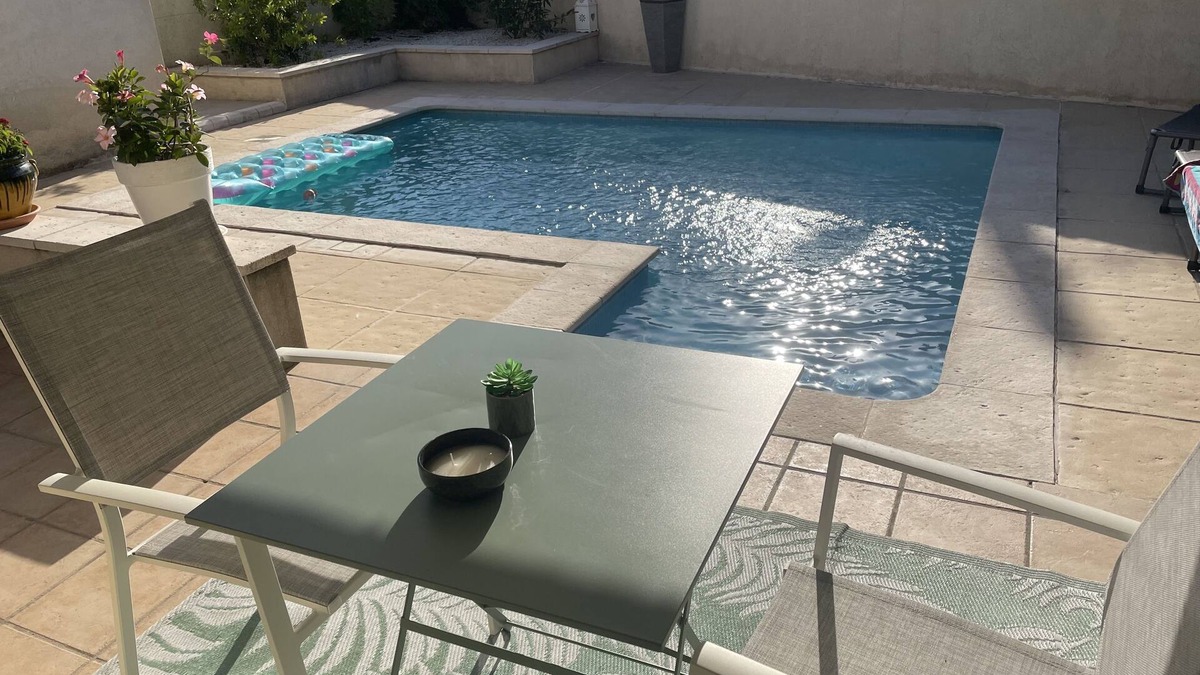 Vedene House | Air-conditioned, well-maintained house with private, unoverlooked swimming pool