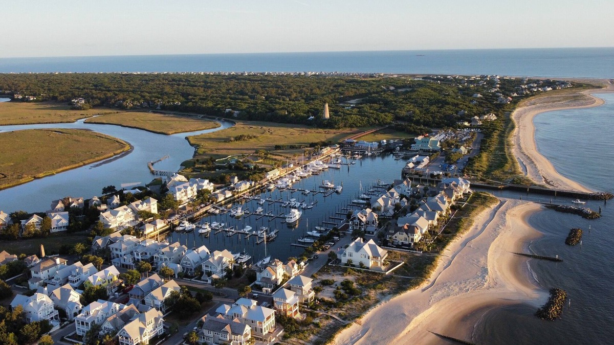 Bald Head Island Cottage | "Air" Cottage @ Bald Head Island - walking distance to ferry & restaurants