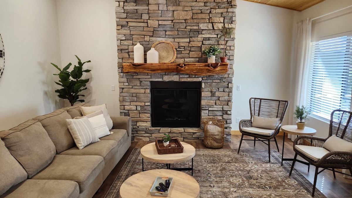 Overgaard House | Air Hockey, Family Friendly, Fire pit, Sleeps 18