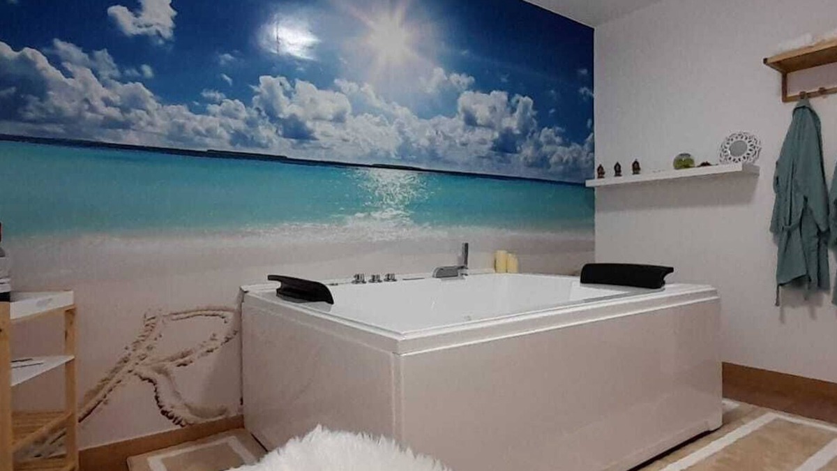 Miguel Esteban House | Air house with hydromassage