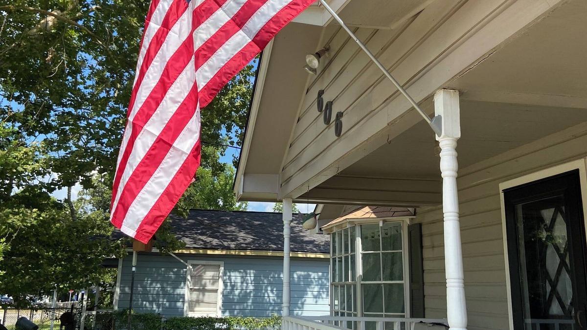 Humble House | Air Travelers Reprieve- Downtown Humble 4 miles from the airport