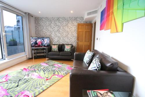 Parsons Green and Walham Apartment | Aircon 2bed Flat in Chelsea outdoor Terrace