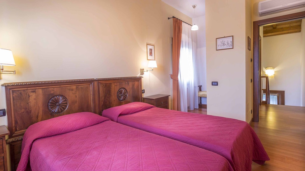 Palazzolo dello Stella Apartment | Airone - spacious apartment with large terrace close to reception area