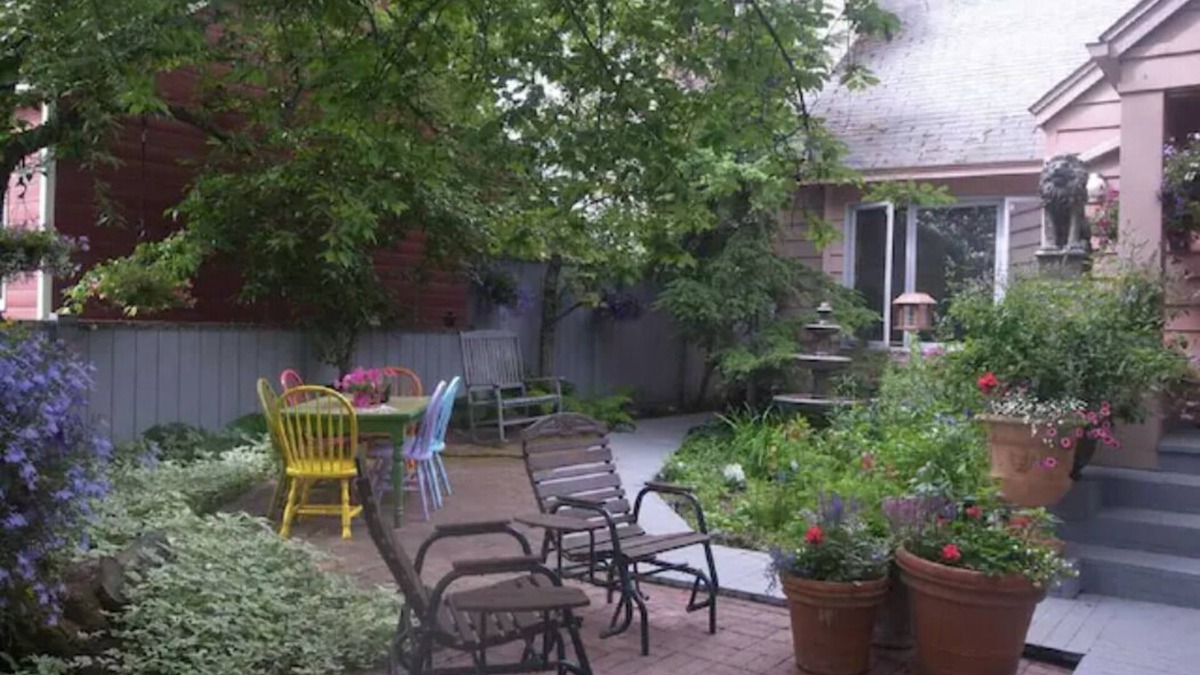 Airport Heights Community Council House | AIRPORT HEIGHTS HIDEAWAY King Bed-Walking distance to Alaska Regional Hospital