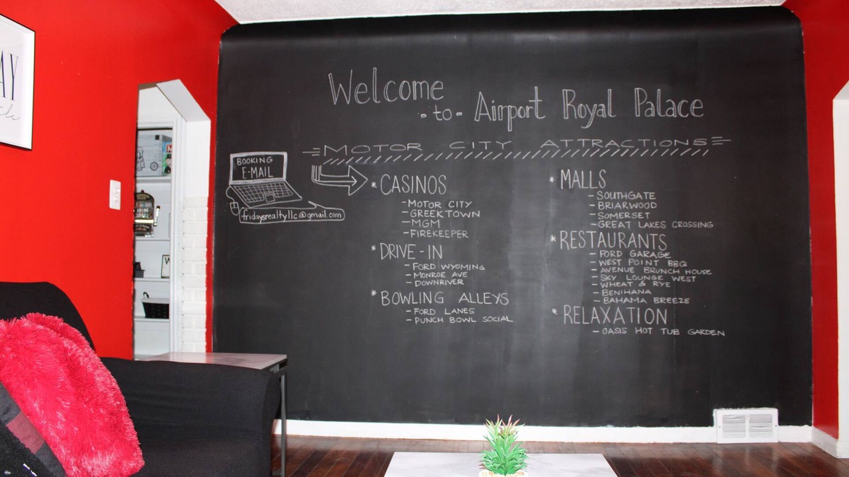 Wayne House | Airport Royal Palace! VEHICLE RENTALS AVAILABLE ASK HOST FOR DETAILS